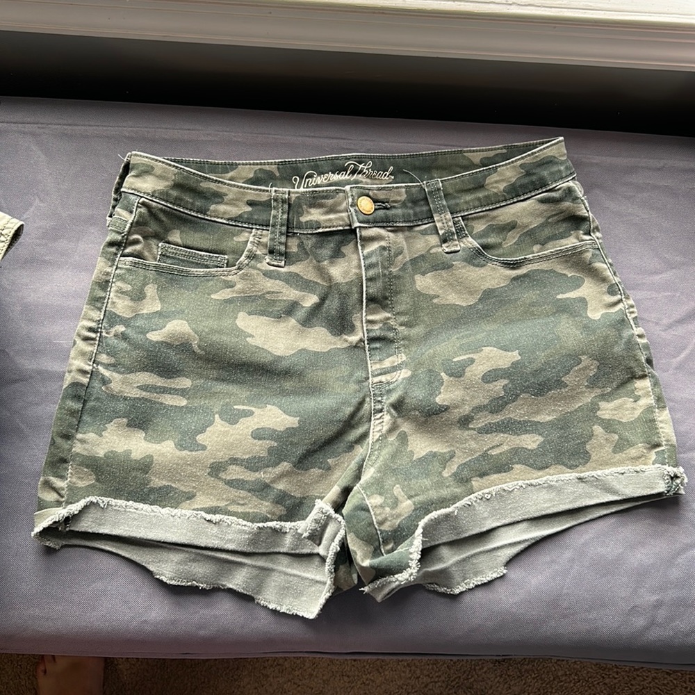 Universal Thread Camo Shorts